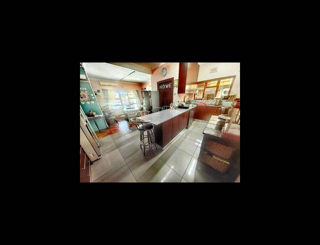 5 BEDROOM HOUSE FOR SALE IN CHURCHILL ESTATE